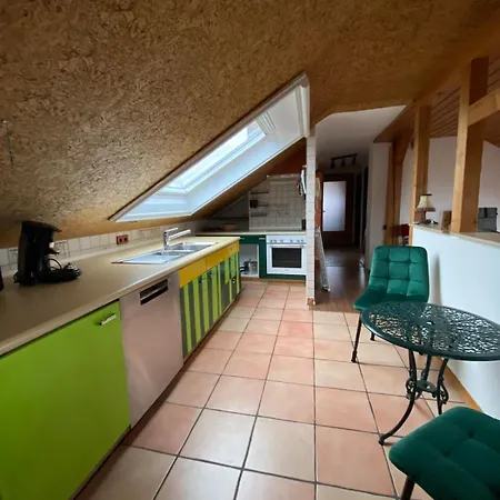 Apartamento Burgblick Stube - Für Bis Zu 4 Personen - Haustiere Willkommen - Mit Einbauküche - Fahrradparkplatz Etc